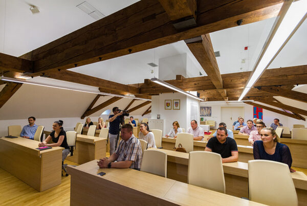Virovitički Mali park bit će preuređen na temu meda i pčelarstva