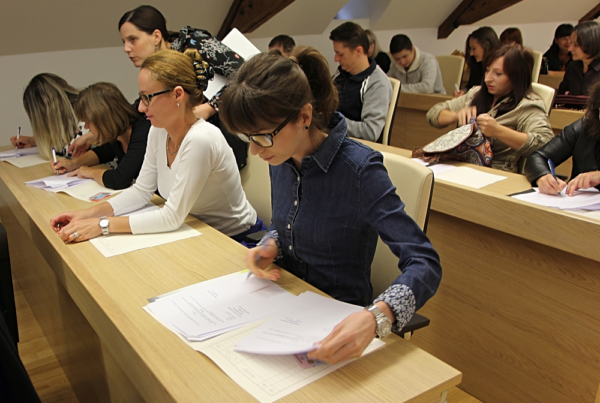 Potpisani ugovori s 27 pomoćnika u nastavi koji će od srijede, 13. rujna, sjesti u školske klupe s djecom