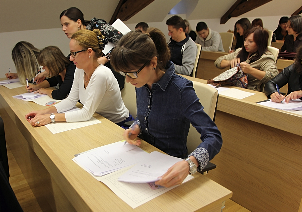 Potpisani ugovori s 27 pomoćnika u nastavi koji će od srijede, 13. rujna, sjesti u školske klupe s djecom