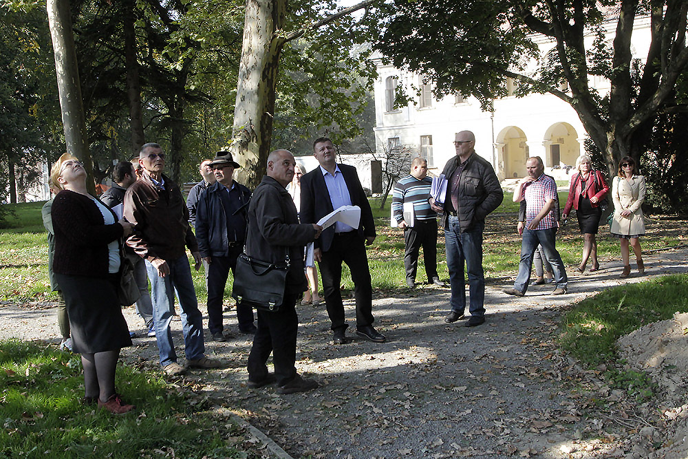 Sastanak u vezi budućeg krajobraznog uređenja Gradskog parka: Reprezentativni uzorci stabala neće se rušiti