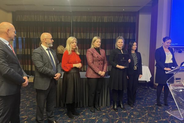 Društva Crvenoga križa dobila bespovratna sredstava za opremanje posrednika u lancu doniranja hrane i banke hrane