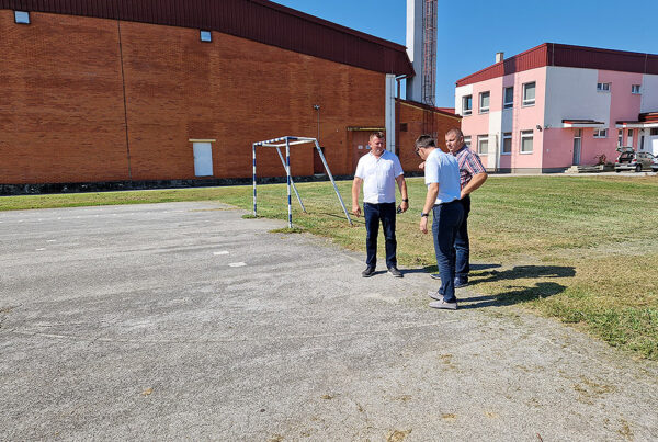 Potpisan Ugovor o rekonstrukciji igrališta OŠ Ivane Brlić-Mažuranić Virovitica; teren će se uskoro moći koristiti za šest sportova