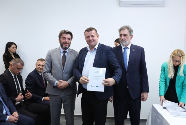 U Viroviticu stigli ugovori za III. osnovnu školu, energetsku obnovu zgrade 1 Dječjeg vrtića Cvrčak te zamjenu rashladnika vode u zgradi 5