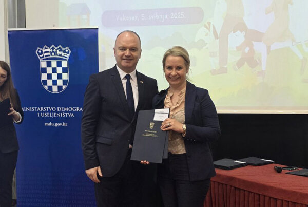 Gradu Virovitici bespovratna sredstva za uređenje dječjeg igrališta u Derežićevoj ulici te za igrala, opremu i namještaj u DV Cvrčak