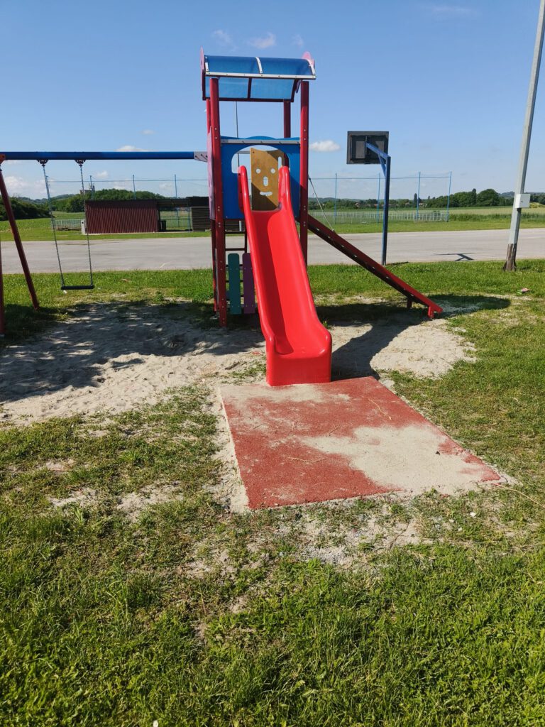 Uskoro uređenje dječjeg igrališta u Derežićevoj ulici – nova antitraumatska podloga na još 16 lokacija