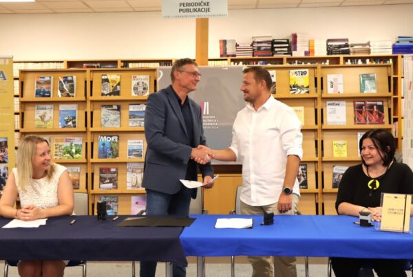 Potpisani ugovori za rekonstrukciju virovitičke Knjižnice vrijedni 1,2 milijuna eura: Novih 200 kvadrata i pametne usluge za sve generacije