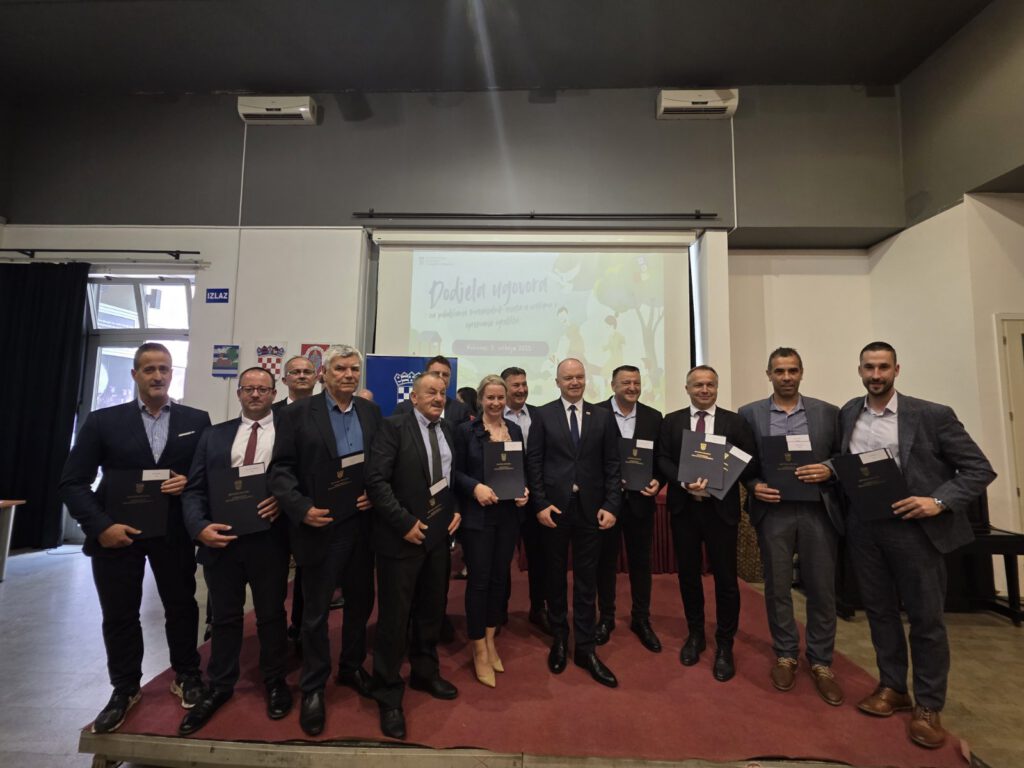 Gradu Virovitici bespovratna sredstva za uređenje dječjeg igrališta u Derežićevoj ulici te za igrala, opremu i namještaj u DV Cvrčak