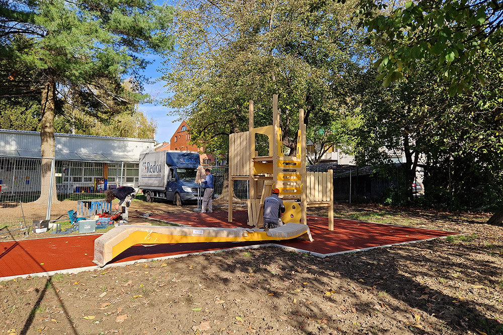 Kod zgrade Dječjeg vrtića Cvrčak na Trgu dr. Ante Starčevića postavljena nova igrala