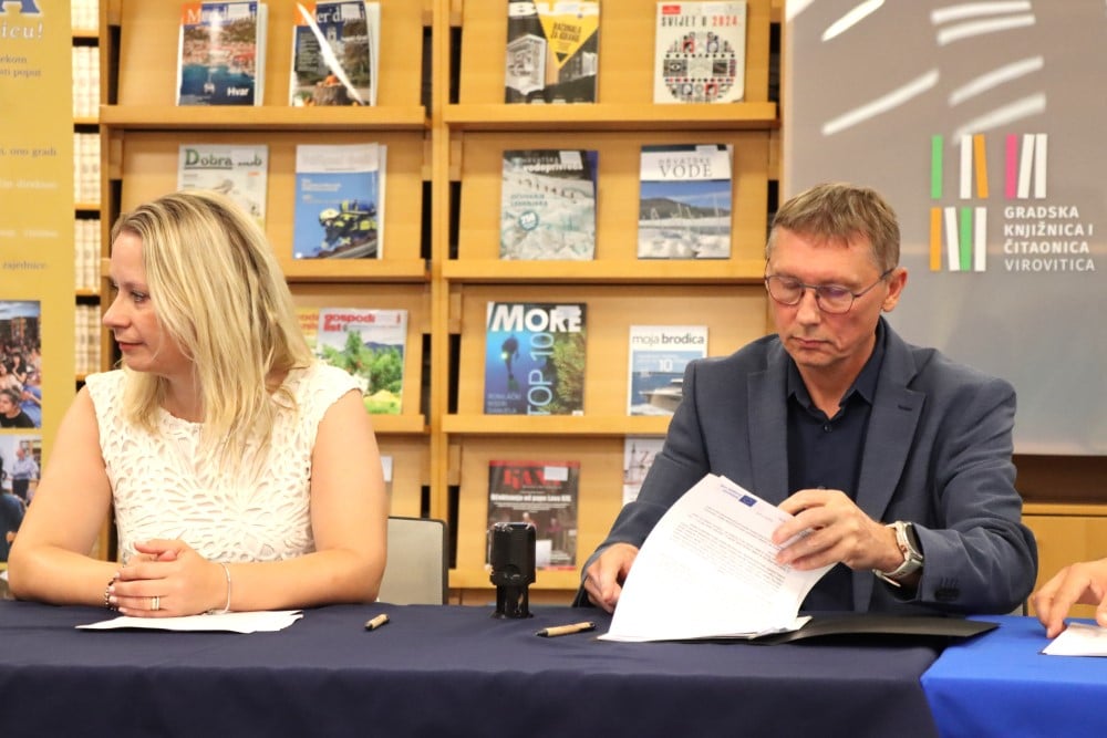 Potpisani ugovori za rekonstrukciju virovitičke Knjižnice vrijedni 1,2 milijuna eura: Novih 200 kvadrata i pametne usluge za sve generacije