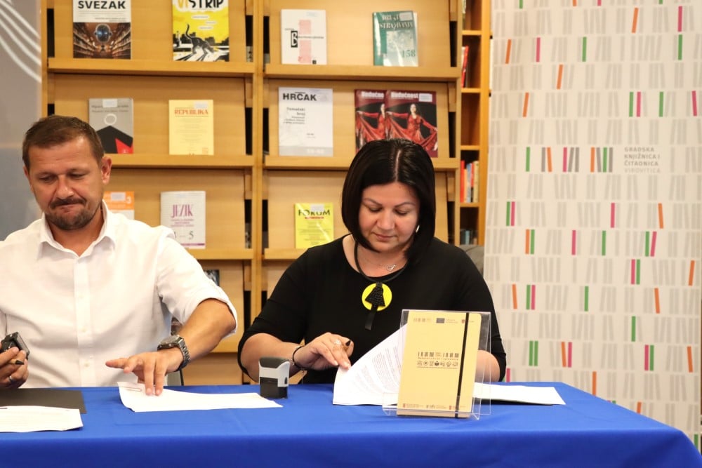 Potpisani ugovori za rekonstrukciju virovitičke Knjižnice vrijedni 1,2 milijuna eura: Novih 200 kvadrata i pametne usluge za sve generacije