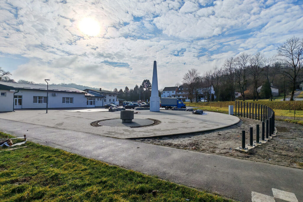 Pri kraju radovi na novom trgu u Milanovcu – slijedi uređenje okoliša i sadnja biljaka