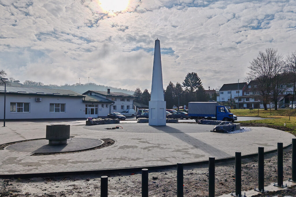 Pri kraju radovi na novom trgu u Milanovcu – slijedi uređenje okoliša i sadnja biljaka