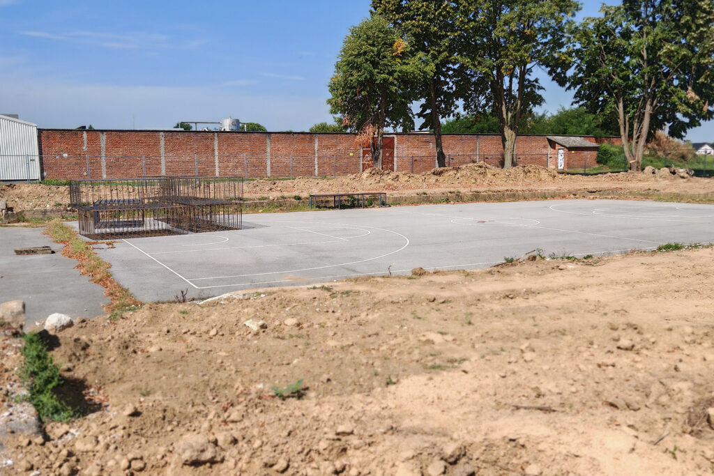 Radovi na košarkaškom igralištu na Vegeški: U narednim danima betoniranje tribina i priprema za nadstrešnicu