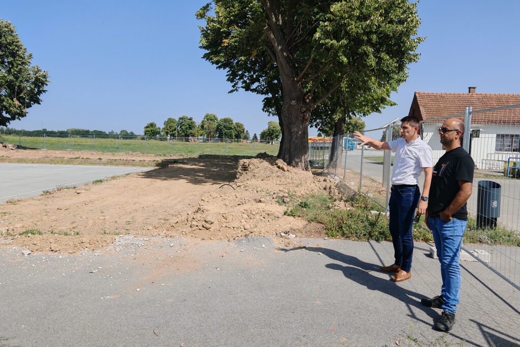 Radovi na košarkaškom igralištu na Vegeški: U narednim danima betoniranje tribina i priprema za nadstrešnicu