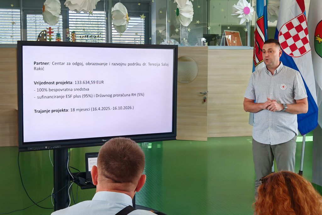 Roditelji koji ne znaju za pauzu: U COOR-u Virovitica predstavljen projekt „Odmor od skrbi“ za roditelje njegovatelje