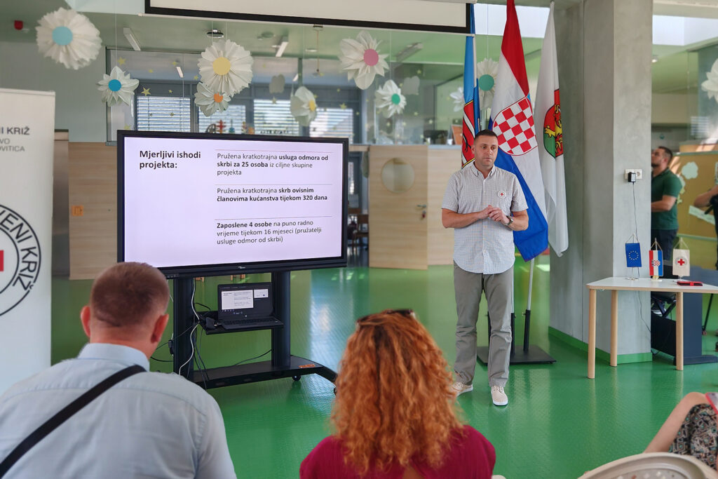 Roditelji koji ne znaju za pauzu: U COOR-u Virovitica predstavljen projekt „Odmor od skrbi“ za roditelje njegovatelje