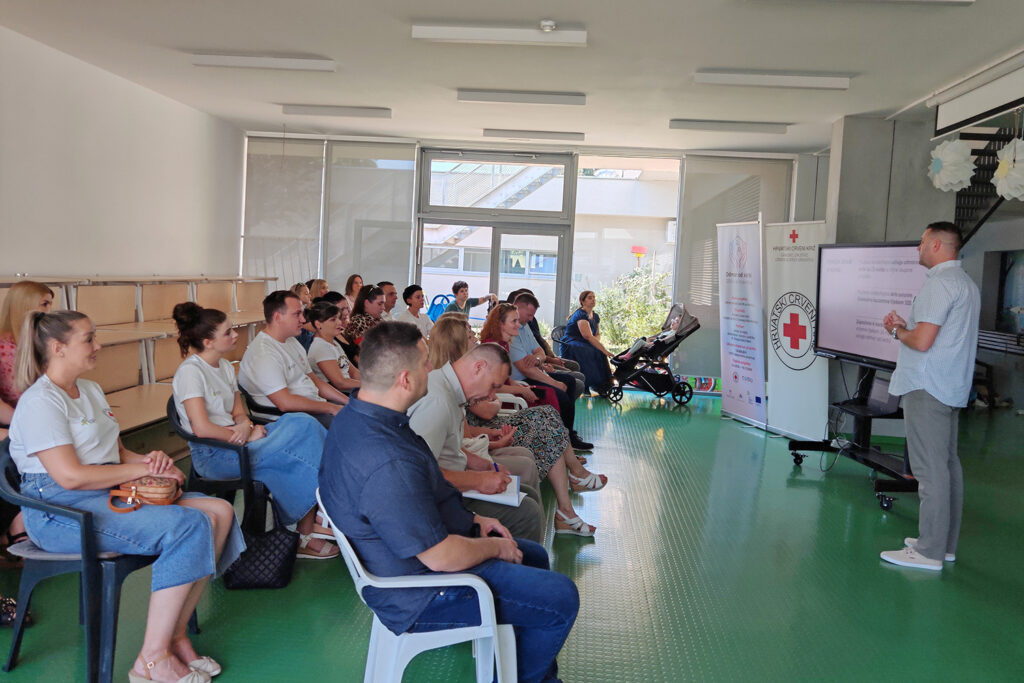 Roditelji koji ne znaju za pauzu: U COOR-u Virovitica predstavljen projekt „Odmor od skrbi“ za roditelje njegovatelje