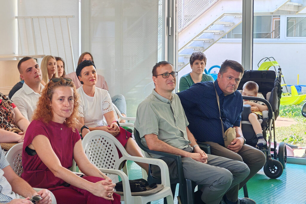 Roditelji koji ne znaju za pauzu: U COOR-u Virovitica predstavljen projekt „Odmor od skrbi“ za roditelje njegovatelje