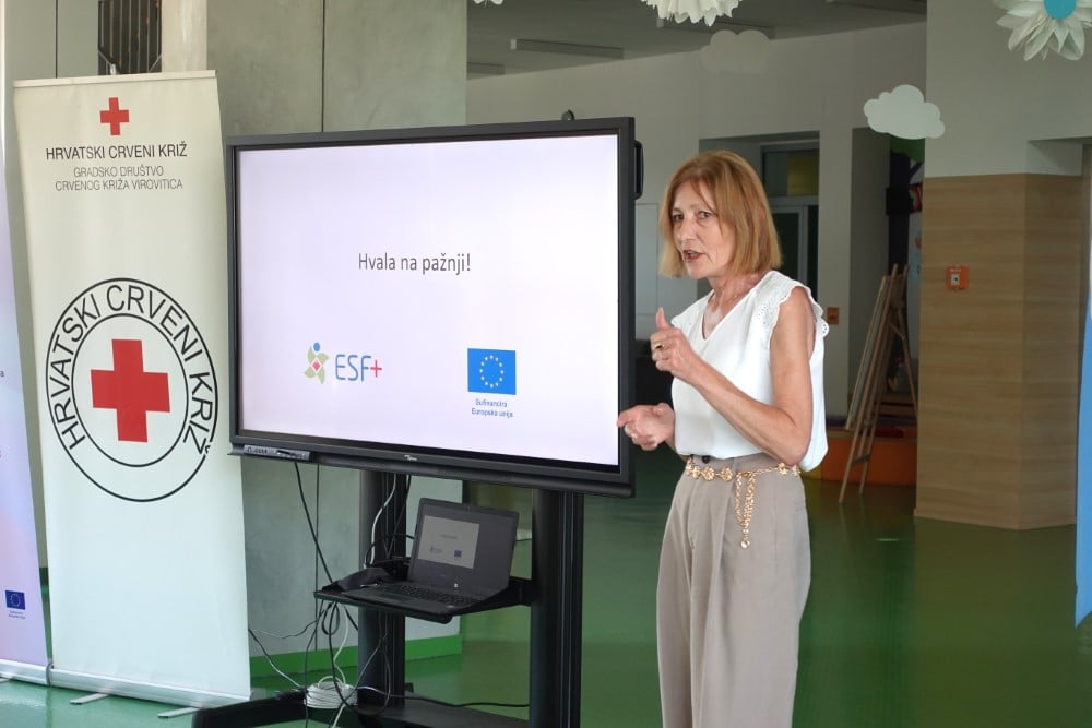 Roditelji koji ne znaju za pauzu: U COOR-u Virovitica predstavljen projekt „Odmor od skrbi“ za roditelje njegovatelje