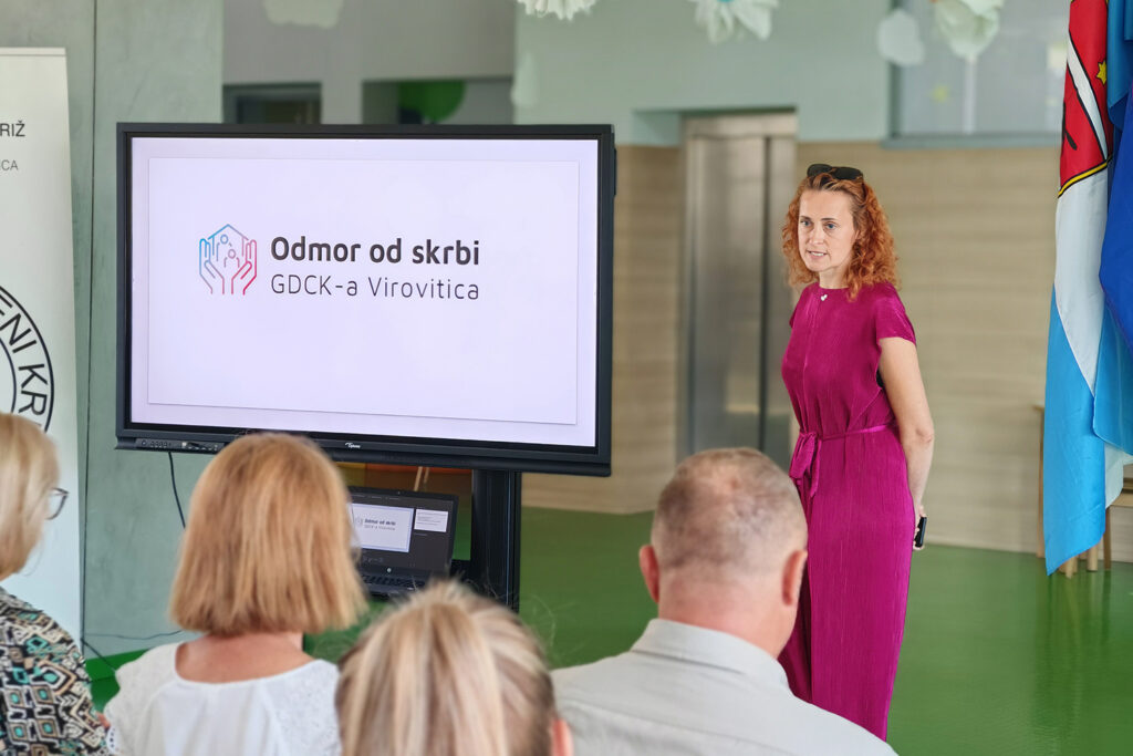 Roditelji koji ne znaju za pauzu: U COOR-u Virovitica predstavljen projekt „Odmor od skrbi“ za roditelje njegovatelje