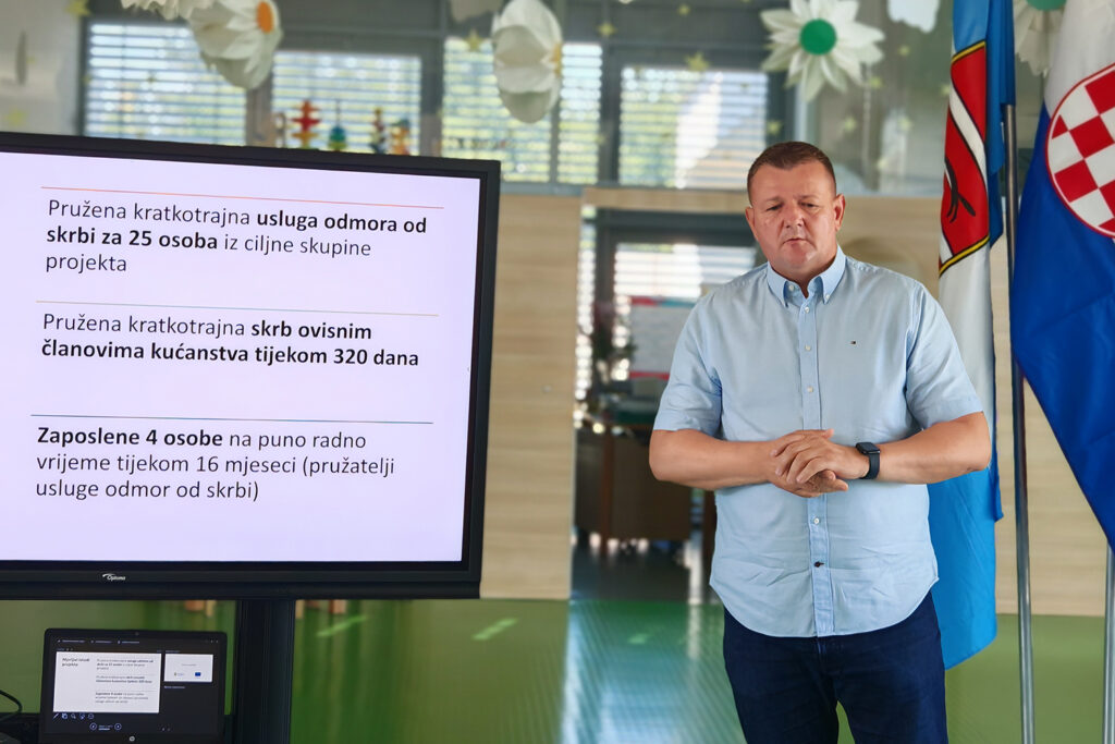 Roditelji koji ne znaju za pauzu: U COOR-u Virovitica predstavljen projekt „Odmor od skrbi“ za roditelje njegovatelje