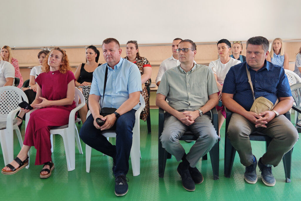 Roditelji koji ne znaju za pauzu: U COOR-u Virovitica predstavljen projekt „Odmor od skrbi“ za roditelje njegovatelje