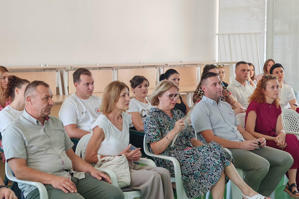 Roditelji koji ne znaju za pauzu: U COOR-u Virovitica predstavljen projekt „Odmor od skrbi“ za roditelje njegovatelje