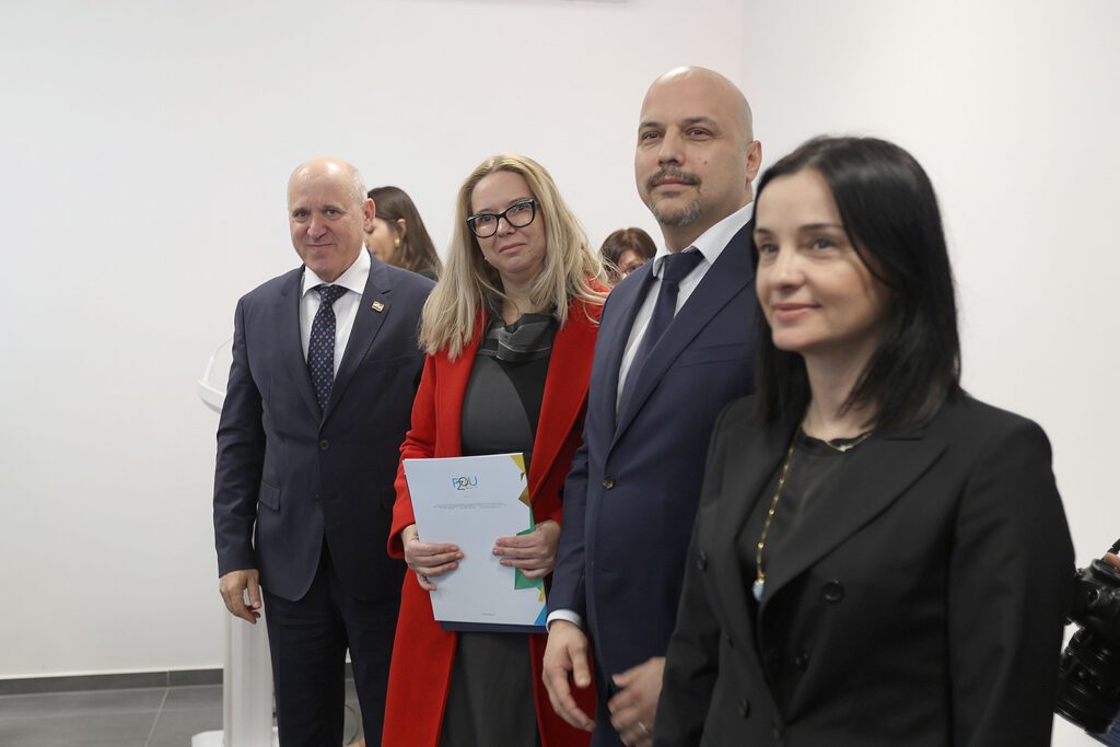 U Viroviticu stigli ugovori za III. osnovnu školu, energetsku obnovu zgrade 1 Dječjeg vrtića Cvrčak te zamjenu rashladnika vode u zgradi 5