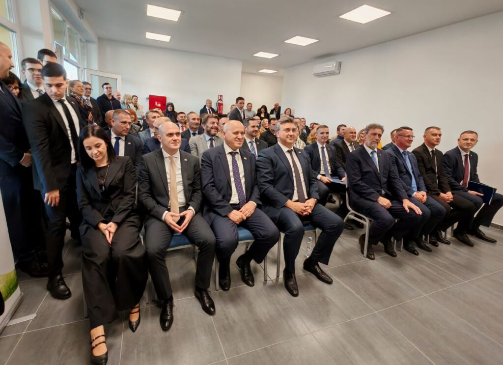 U Viroviticu stigli ugovori za III. osnovnu školu, energetsku obnovu zgrade 1 Dječjeg vrtića Cvrčak te zamjenu rashladnika vode u zgradi 5