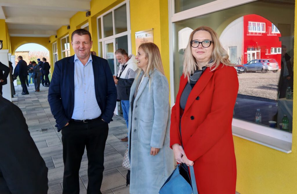 U Viroviticu stigli ugovori za III. osnovnu školu, energetsku obnovu zgrade 1 Dječjeg vrtića Cvrčak te zamjenu rashladnika vode u zgradi 5