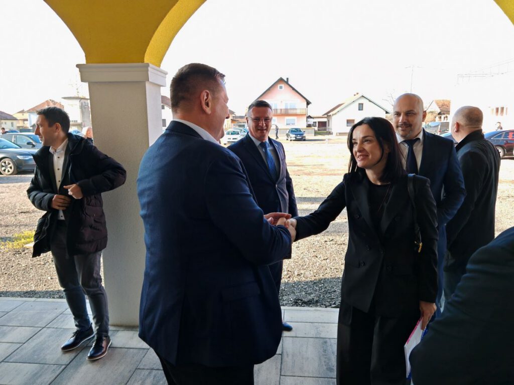 U Viroviticu stigli ugovori za III. osnovnu školu, energetsku obnovu zgrade 1 Dječjeg vrtića Cvrčak te zamjenu rashladnika vode u zgradi 5