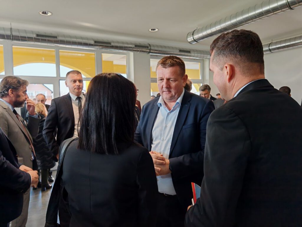 U Viroviticu stigli ugovori za III. osnovnu školu, energetsku obnovu zgrade 1 Dječjeg vrtića Cvrčak te zamjenu rashladnika vode u zgradi 5