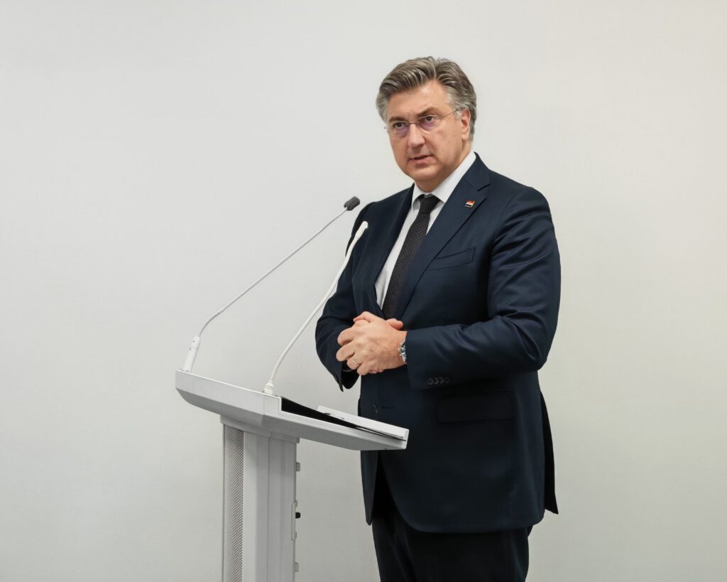 U Viroviticu stigli ugovori za III. osnovnu školu, energetsku obnovu zgrade 1 Dječjeg vrtića Cvrčak te zamjenu rashladnika vode u zgradi 5