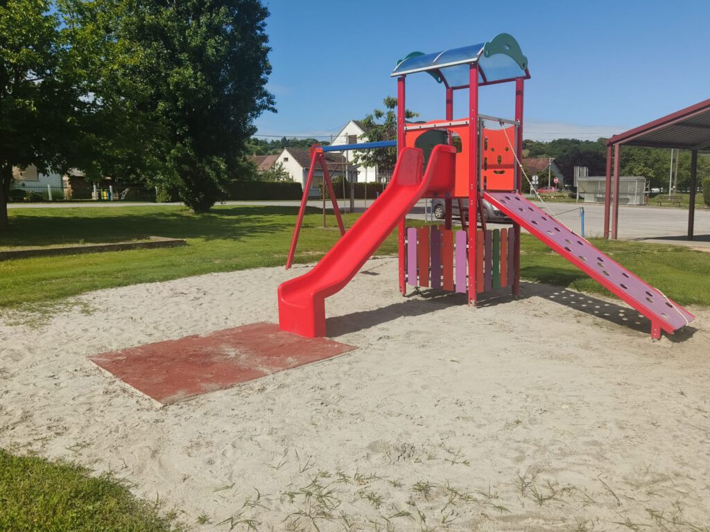 Uskoro uređenje dječjeg igrališta u Derežićevoj ulici – nova antitraumatska podloga na još 16 lokacija