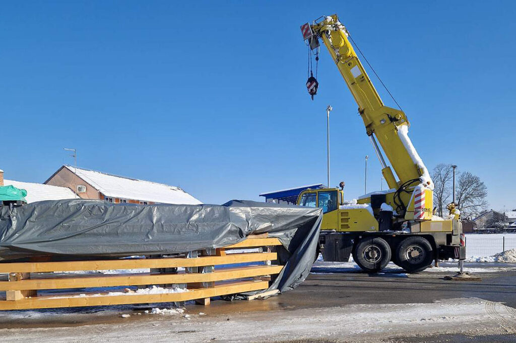 U tijeku dovoz drvene konstrukcije za novi multifunkcionalni teren na Vegeški